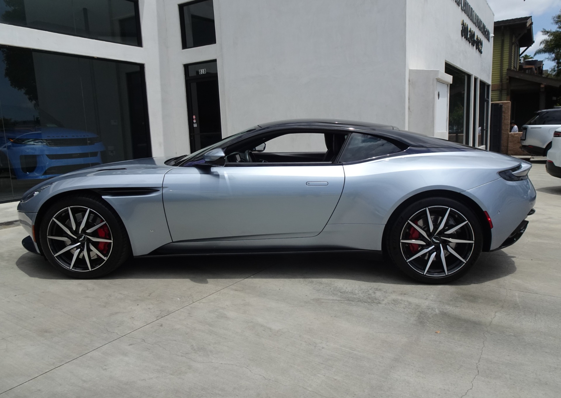 aston martin db11 2018 SCFRMFAV5JGL03424 image aston martin db11 2018 SCFRMFAV5JGL03424 image